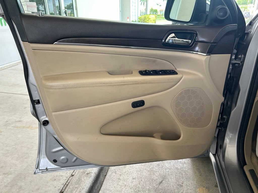 Used 2019 Jeep Grand Cherokee Overland RWD image 41
