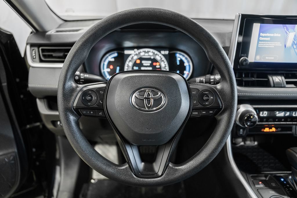 Used 2025 Toyota RAV4 XLE AWD/4WD image 25