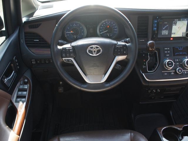 Used 2016 Toyota Sienna Limited Premium image 5
