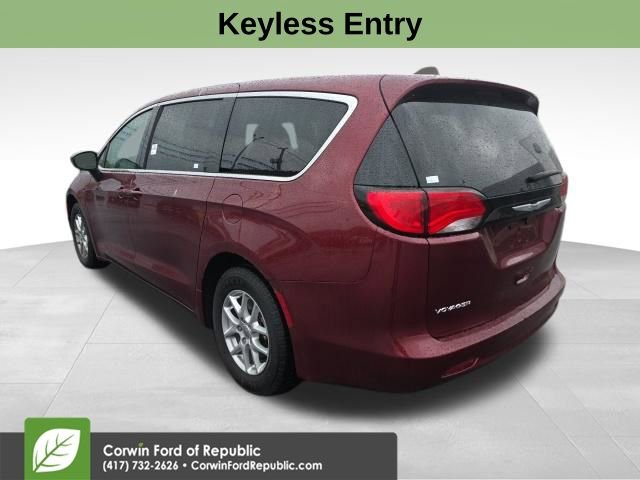 Used 2023 Chrysler Voyager LX image 8