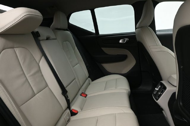 Used 2023 Volvo XC40 B5 Plus w/ Protection Package Premier AWD/4WD image 31