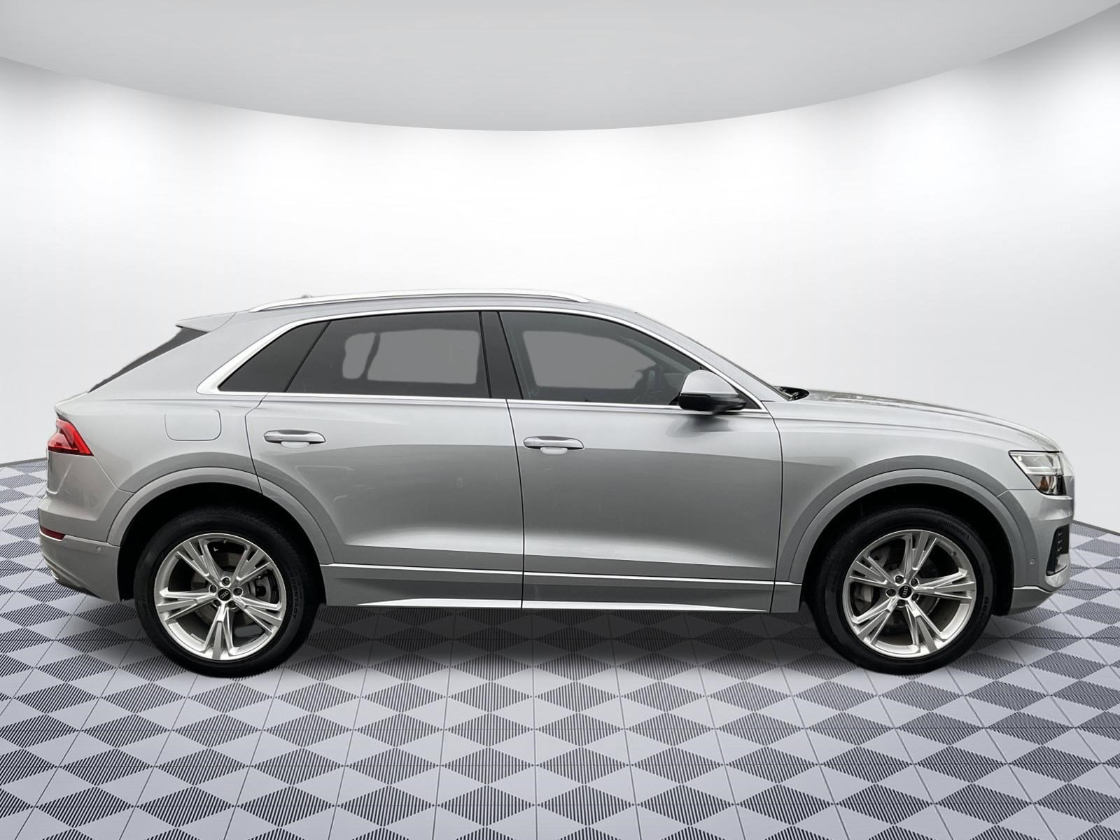 Used 2022 Audi Q8 Premium w/ Convenience Package AWD/4WD image 2
