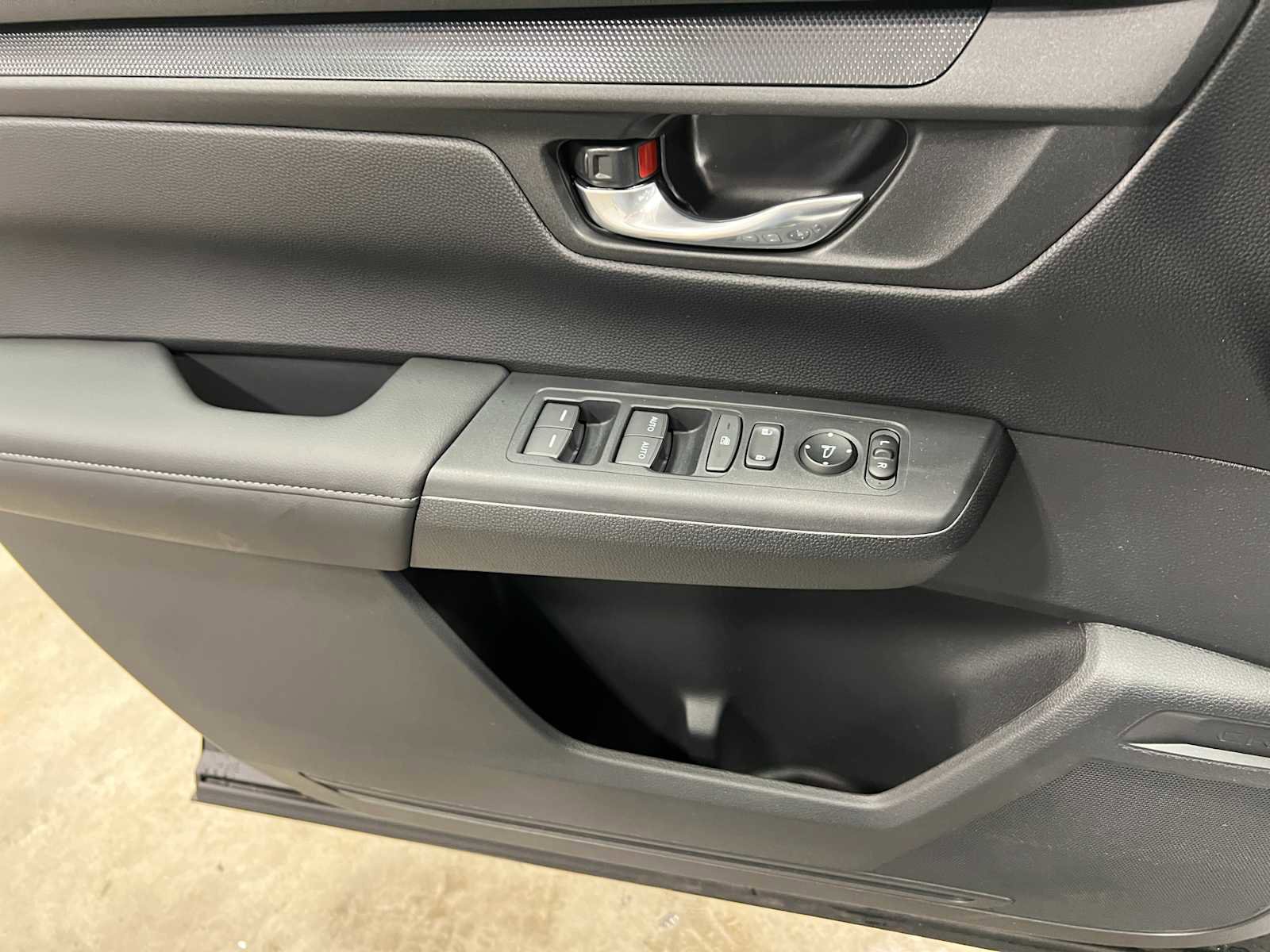 Used 2025 Honda CR-V EX image 14