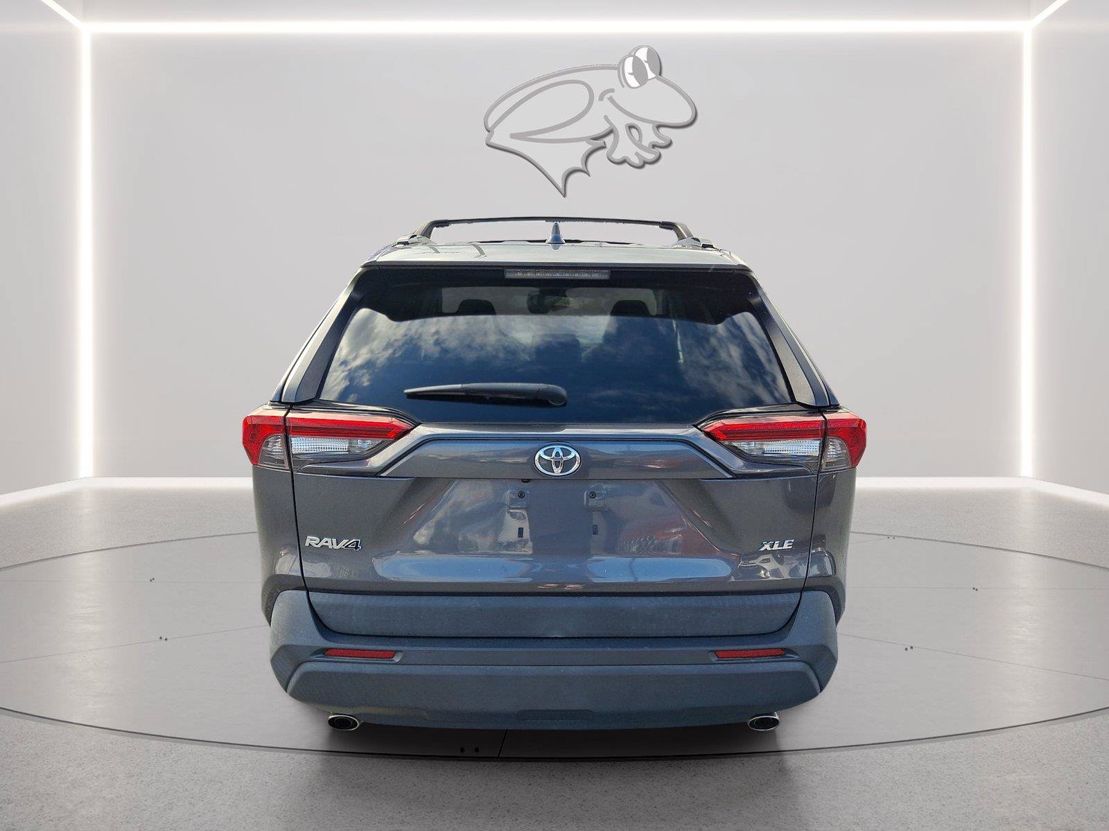 Used 2020 Toyota RAV4 XLE Premium FWD image 4