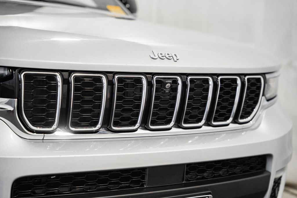Certified 2024 Jeep Grand Cherokee L Limited w/ Luxury Tech Group II image 13