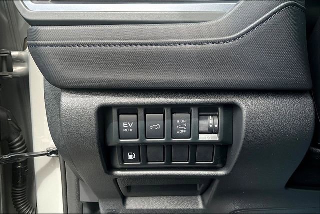 Used 2025 Subaru Forester Limited AWD/4WD image 15