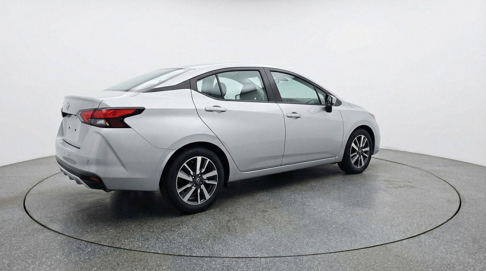 Used 2025 Nissan Versa SV image 9