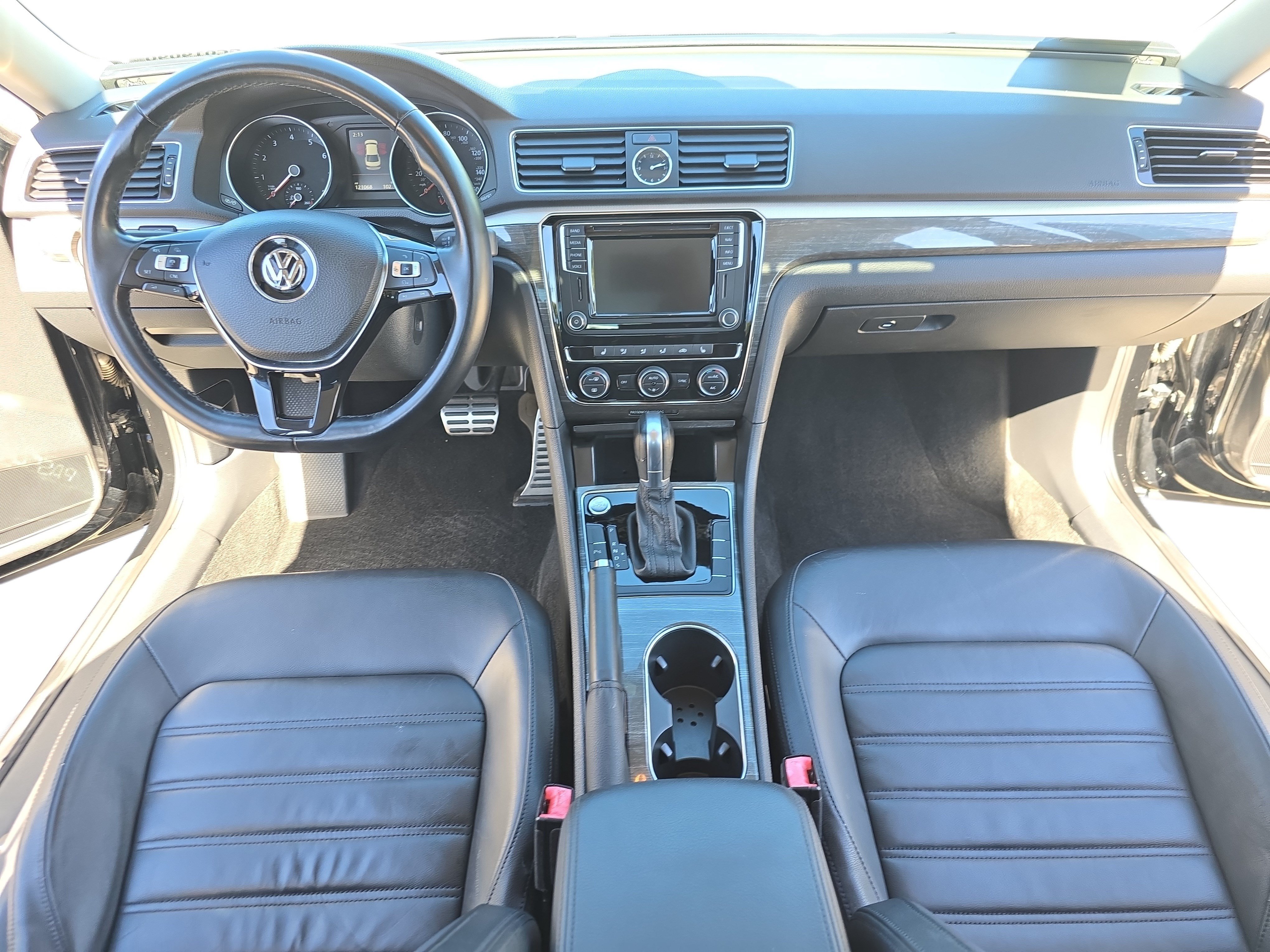 Used 2016 Volkswagen Passat 1.8T SEL Premium FWD image 9