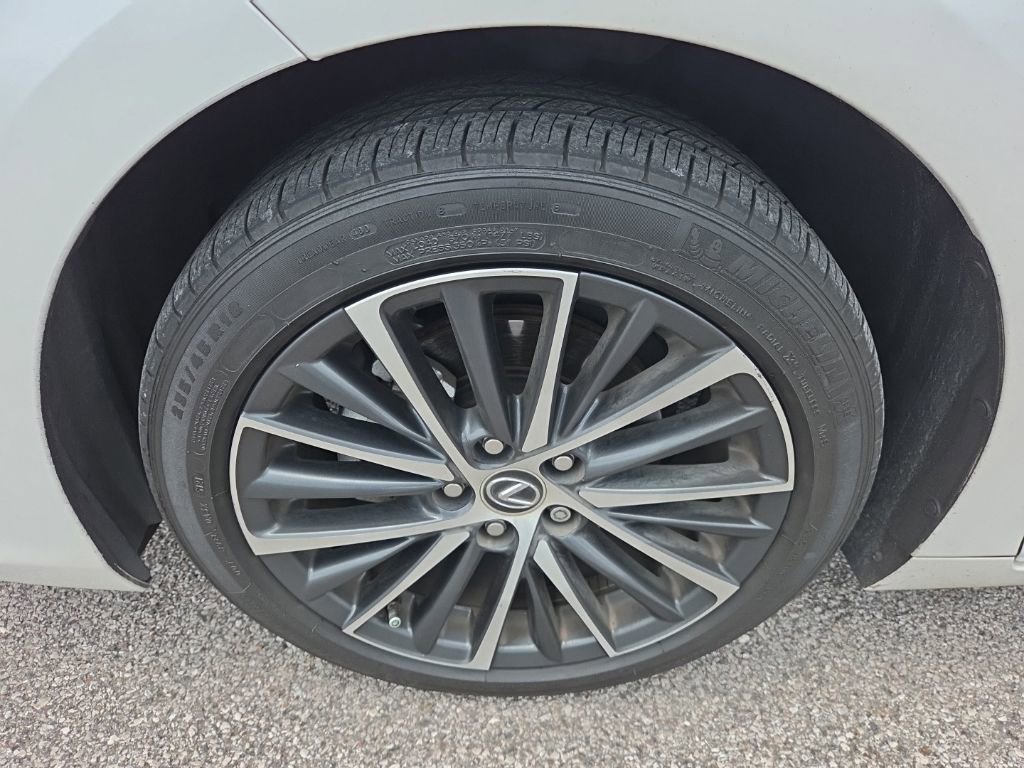 Used 2022 Lexus ES 350 w/ Premium Package FWD image 3