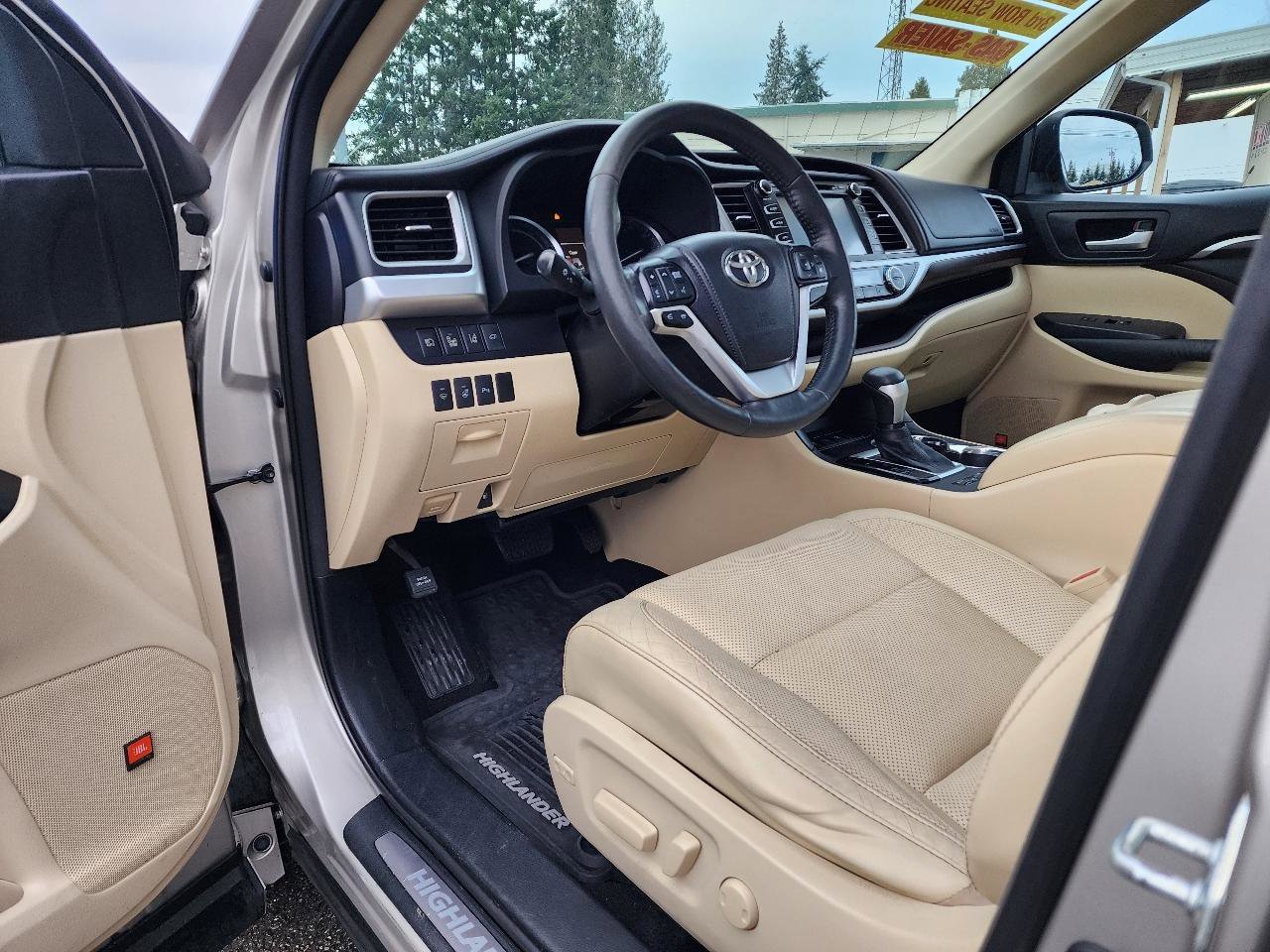 Used 2015 Toyota Highlander Limited Platinum image 13