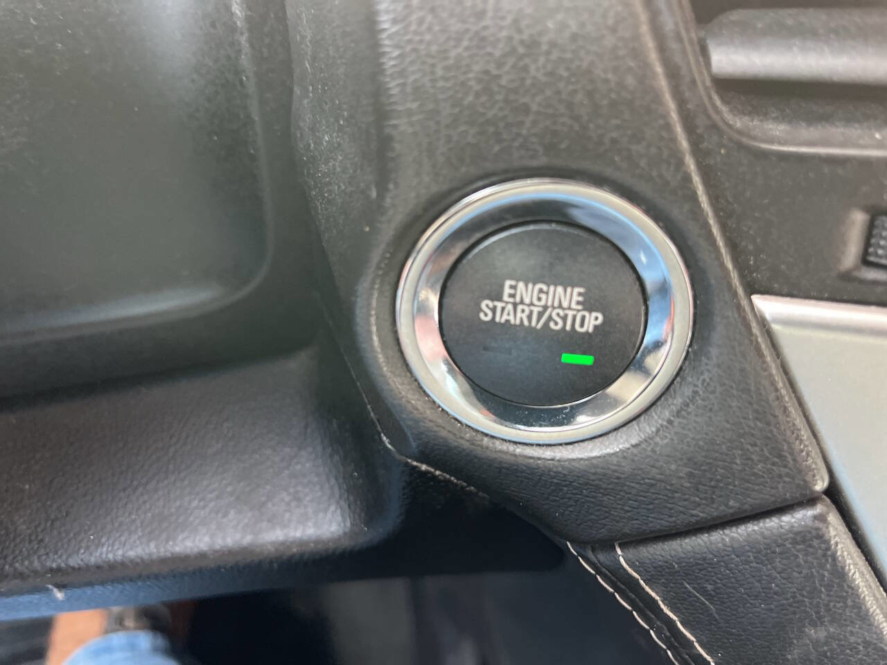 Used 2015 Chevrolet Suburban LT image 30