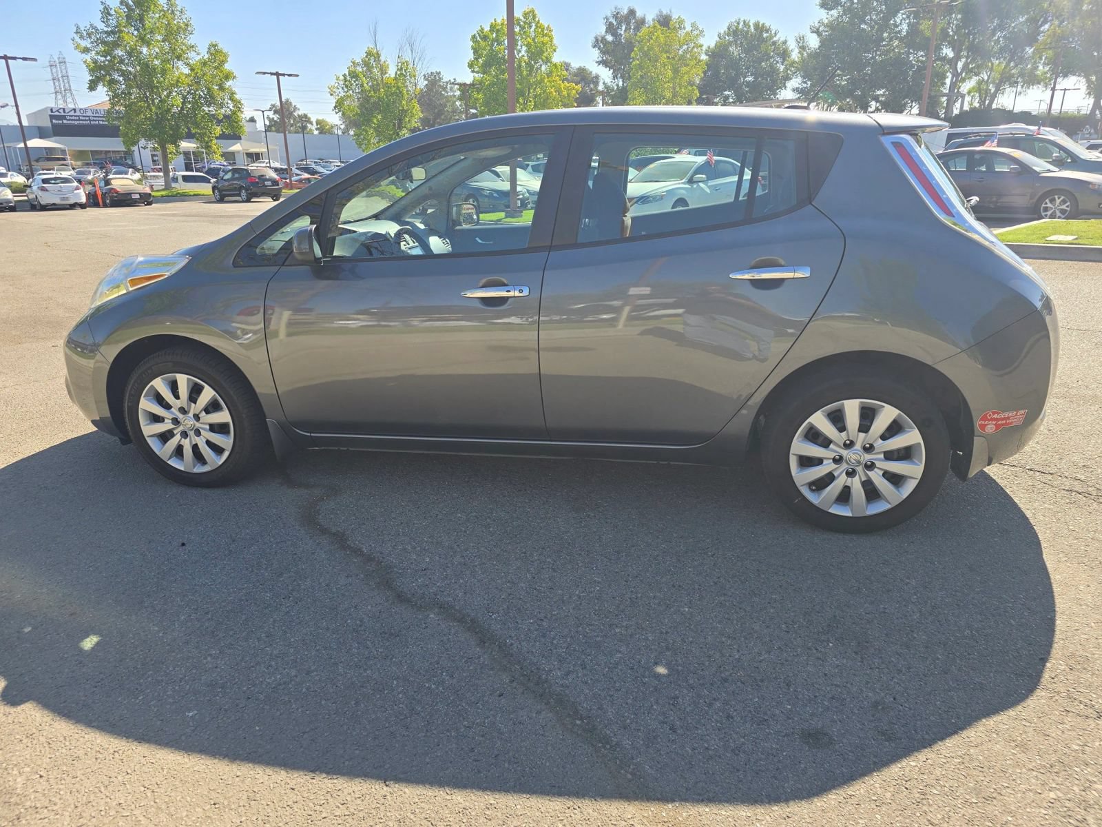 Used 2017 Nissan Leaf S w/ Charge Package FWD image 5