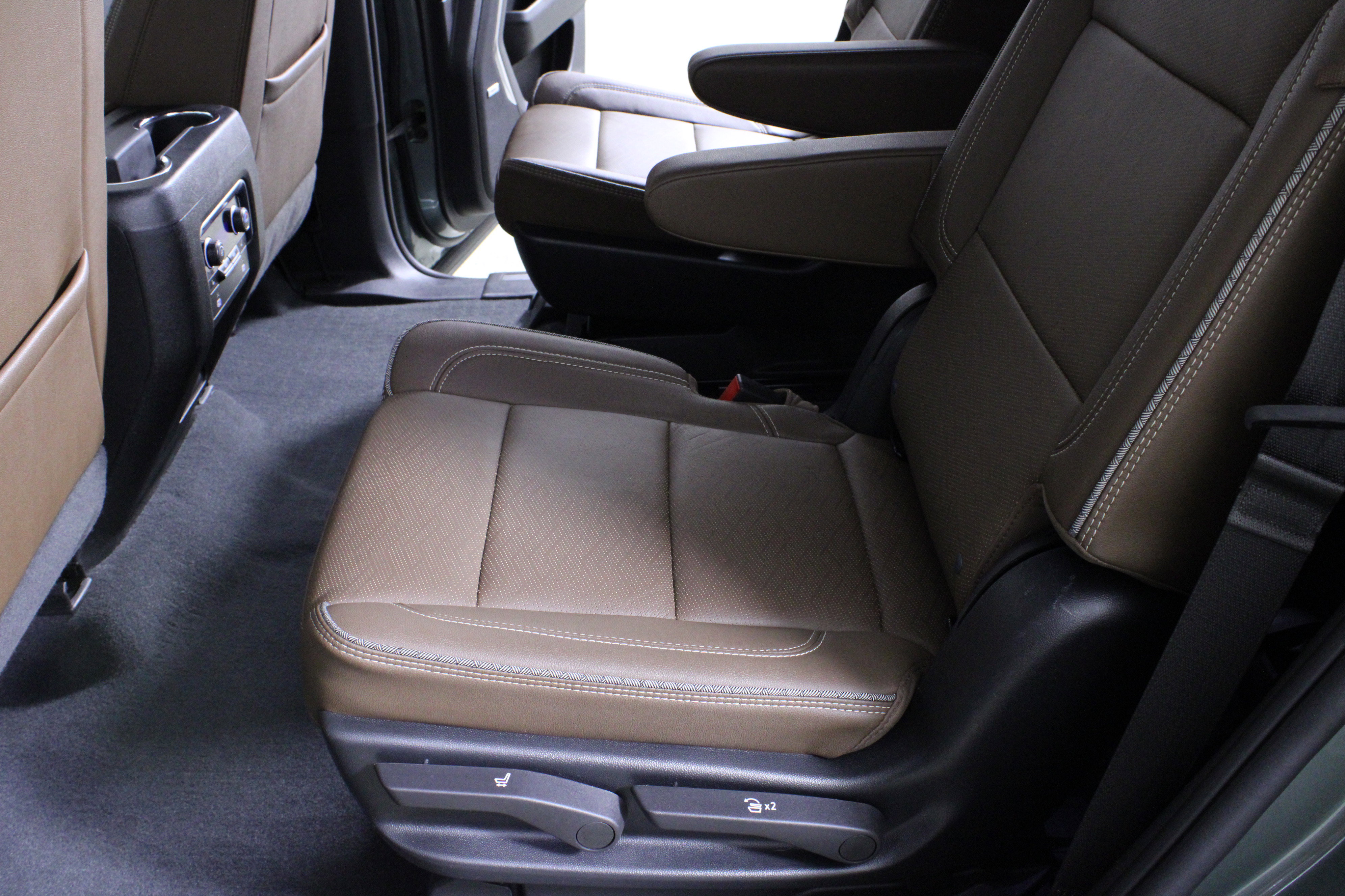 Used 2023 Chevrolet Tahoe High Country w/ Premium Package 2 image 14