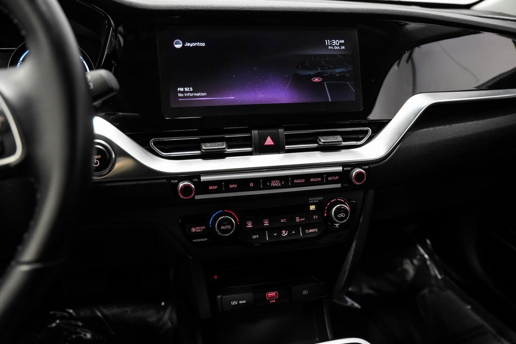 Used 2022 Kia Niro EX image 29