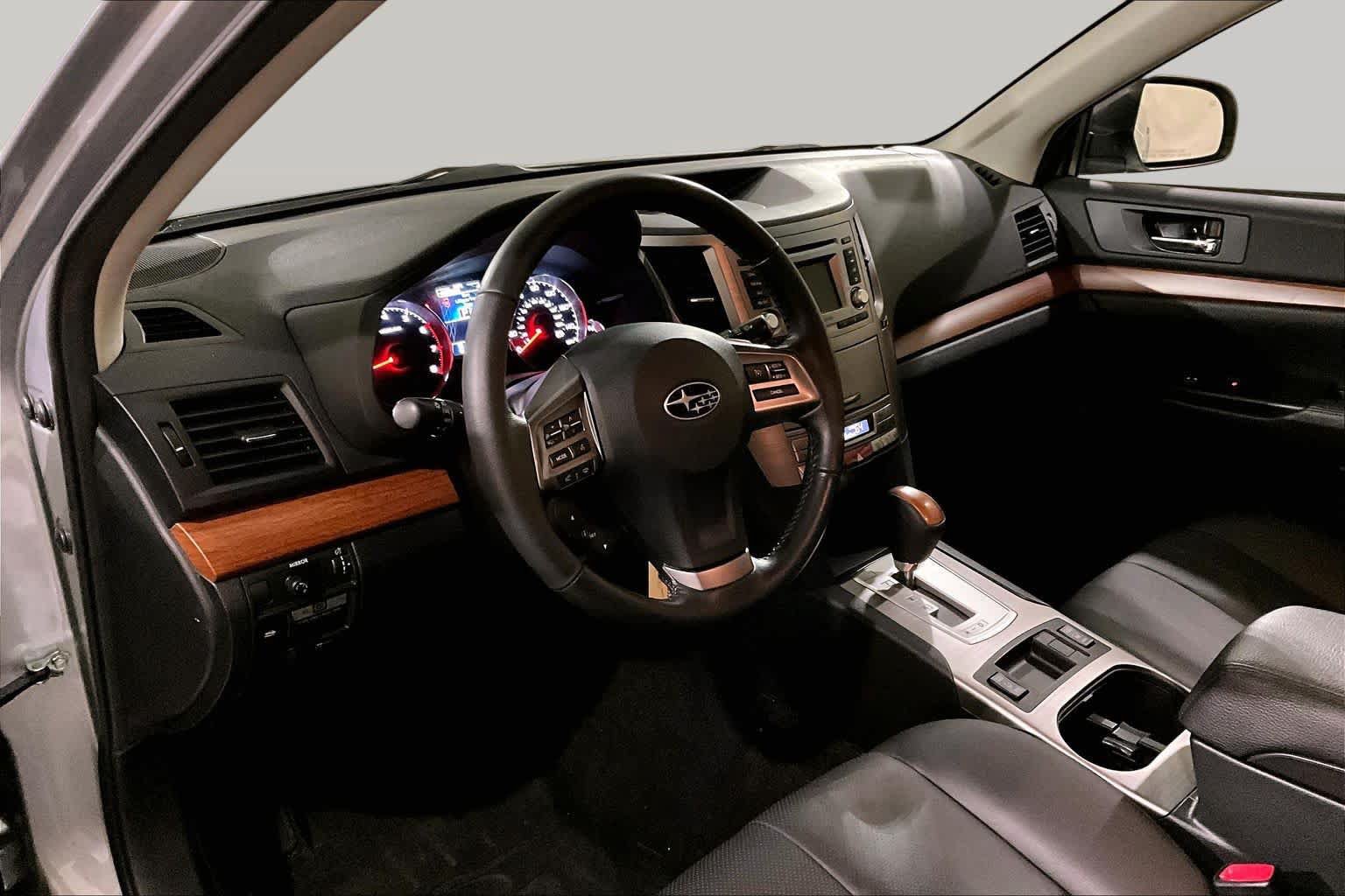 Used 2013 Subaru Outback 2.5i Limited AWD/4WD image 16