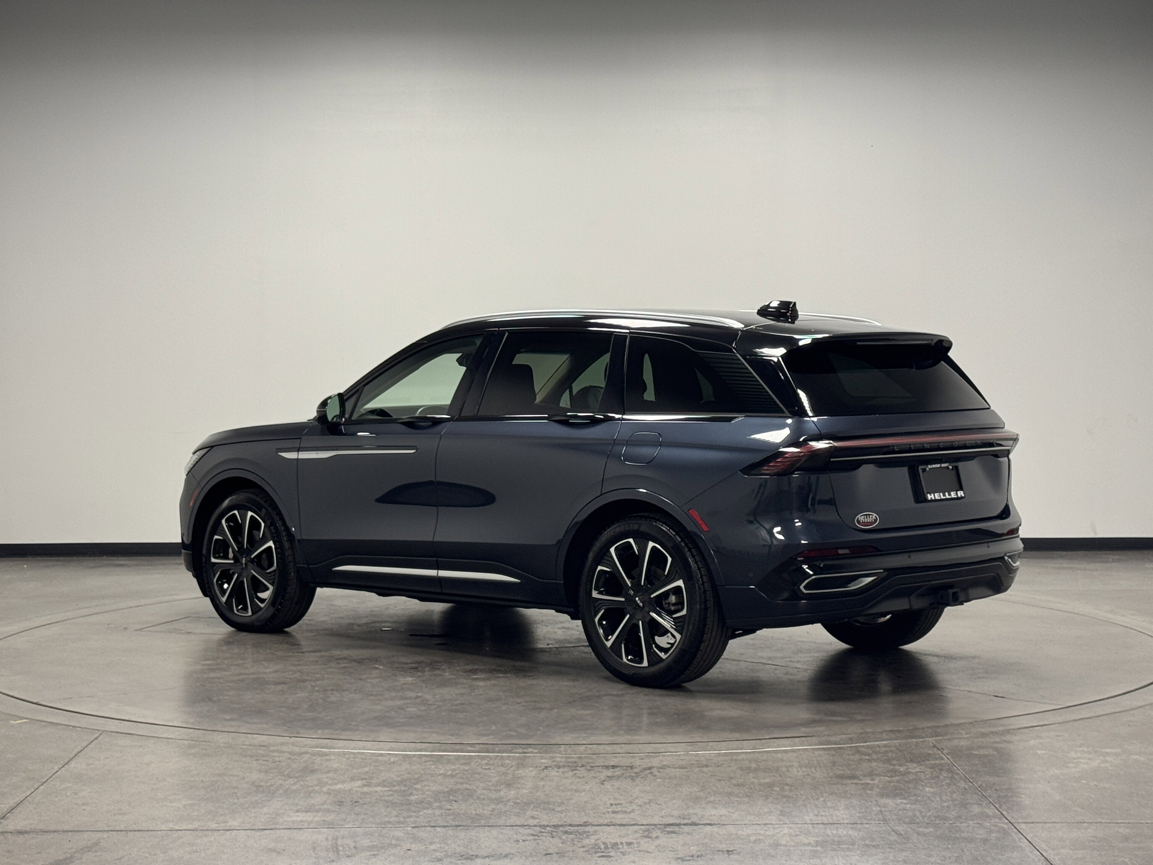 Used 2024 Lincoln Nautilus Reserve image 6