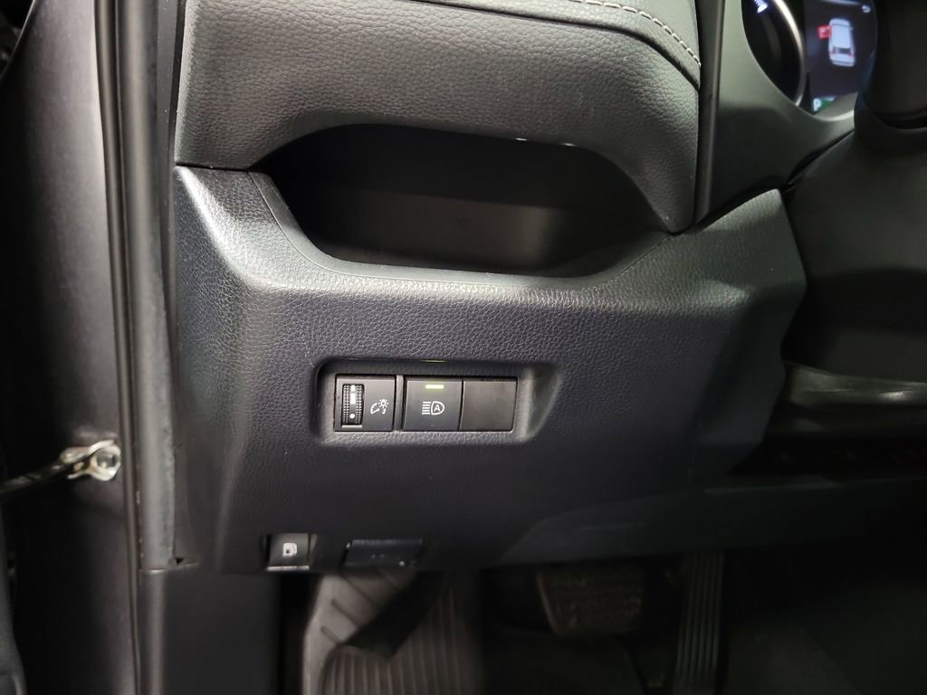 Used 2021 Toyota RAV4 LE AWD/4WD image 20