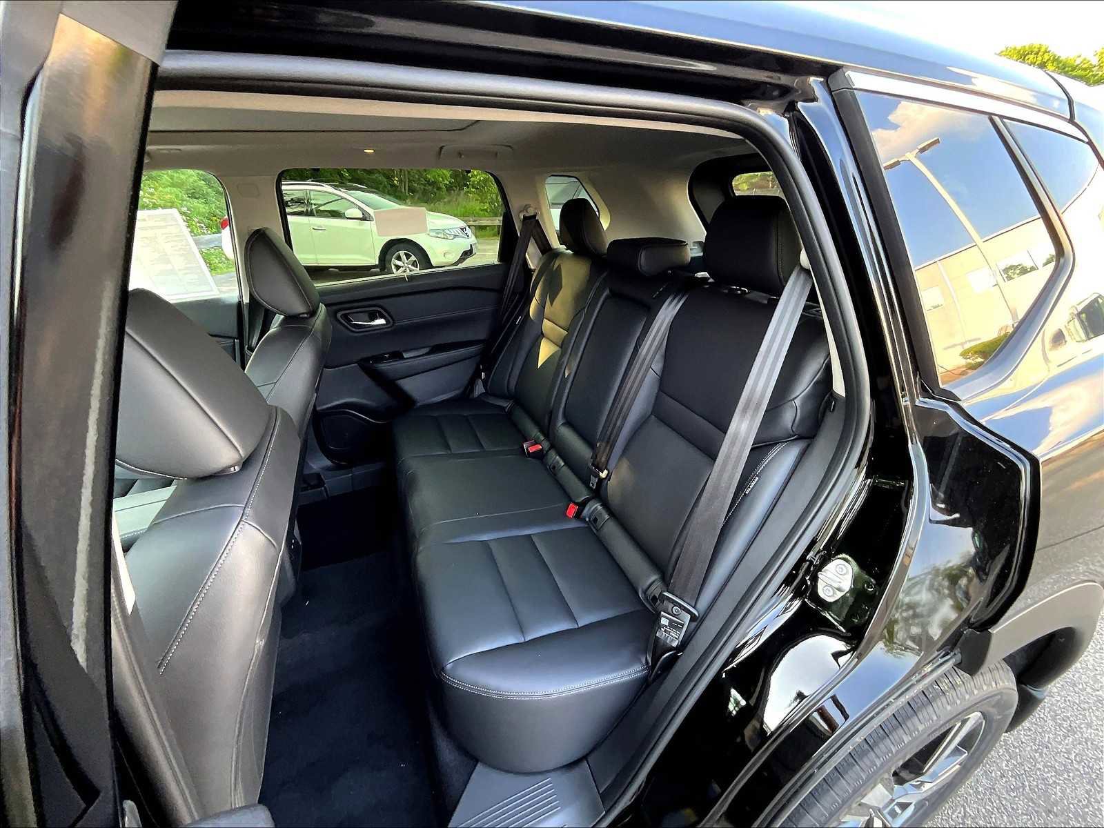 New 2025 Nissan Rogue SL w/ Tech Package image 15