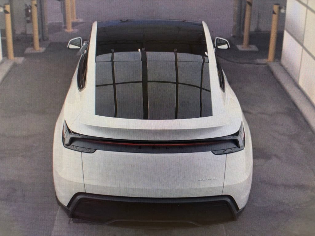 Used 2026 Tesla Model Y Long Range AWD/4WD image 17