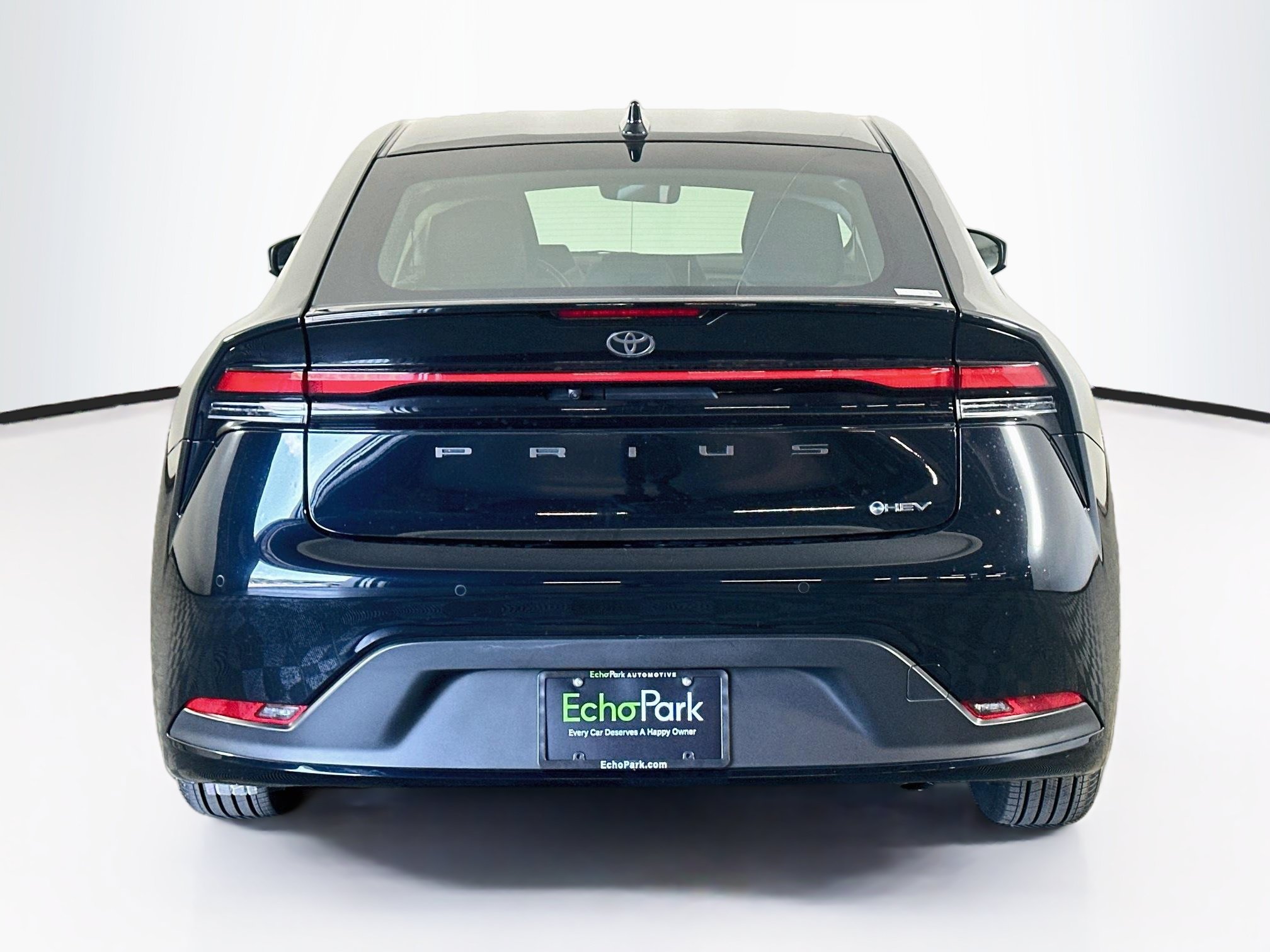 Used 2025 Toyota Prius LE FWD image 7