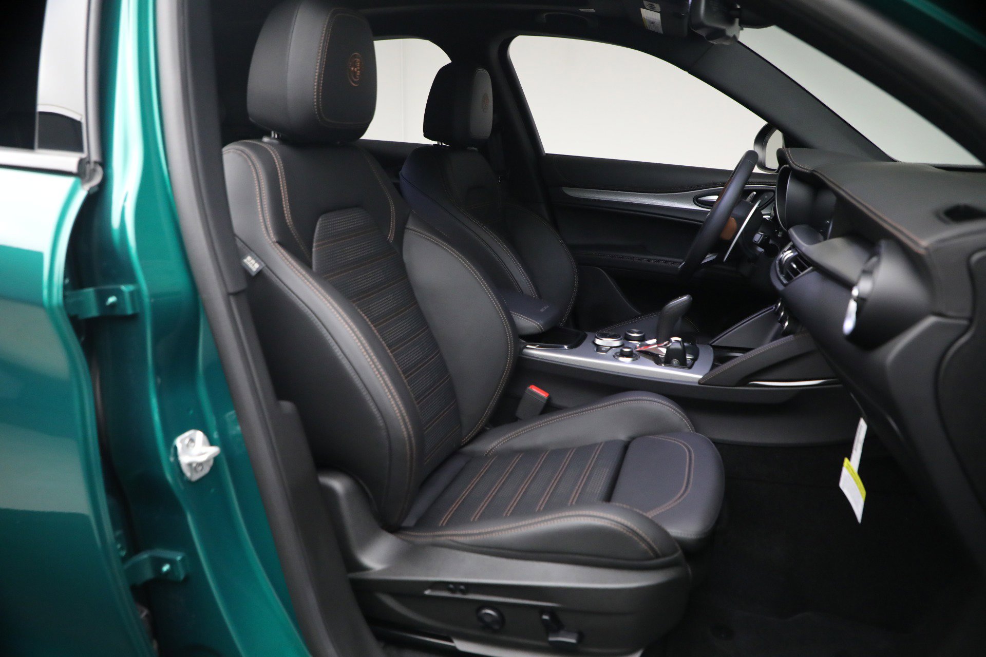 New 2025 Alfa Romeo Stelvio Sprint image 16