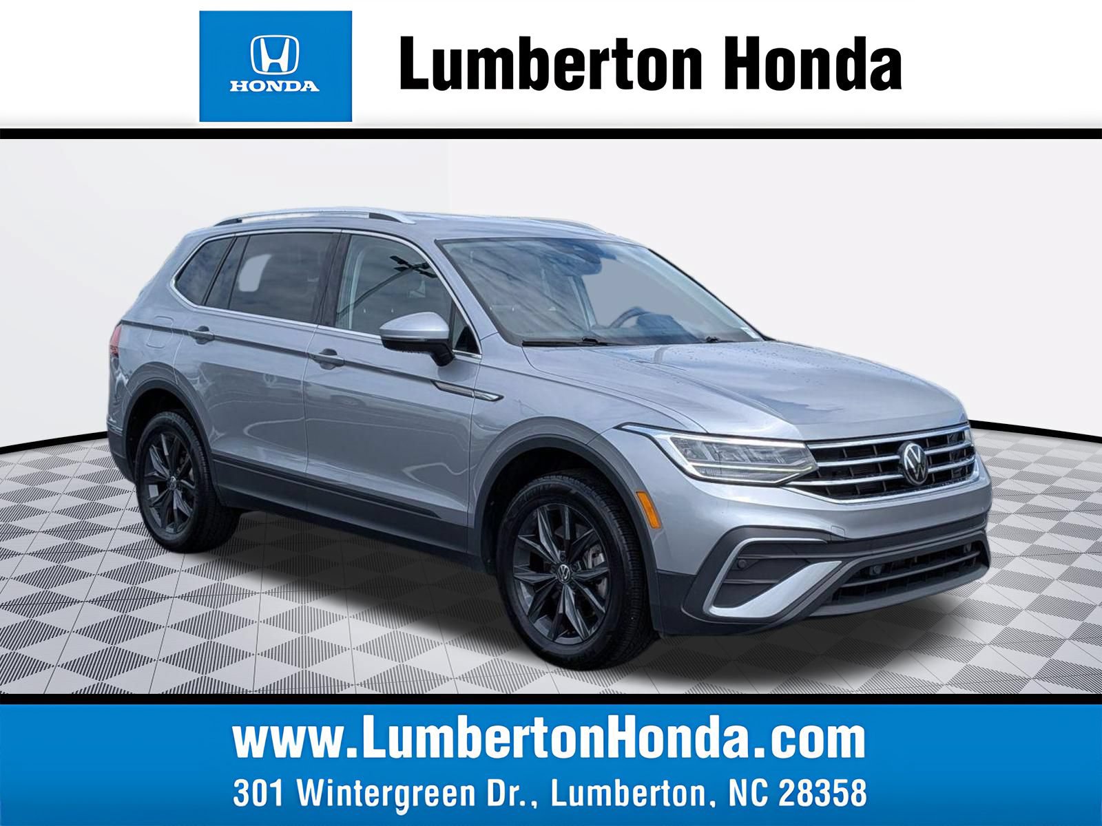 Used 2024 Volkswagen Tiguan SE FWD image 1