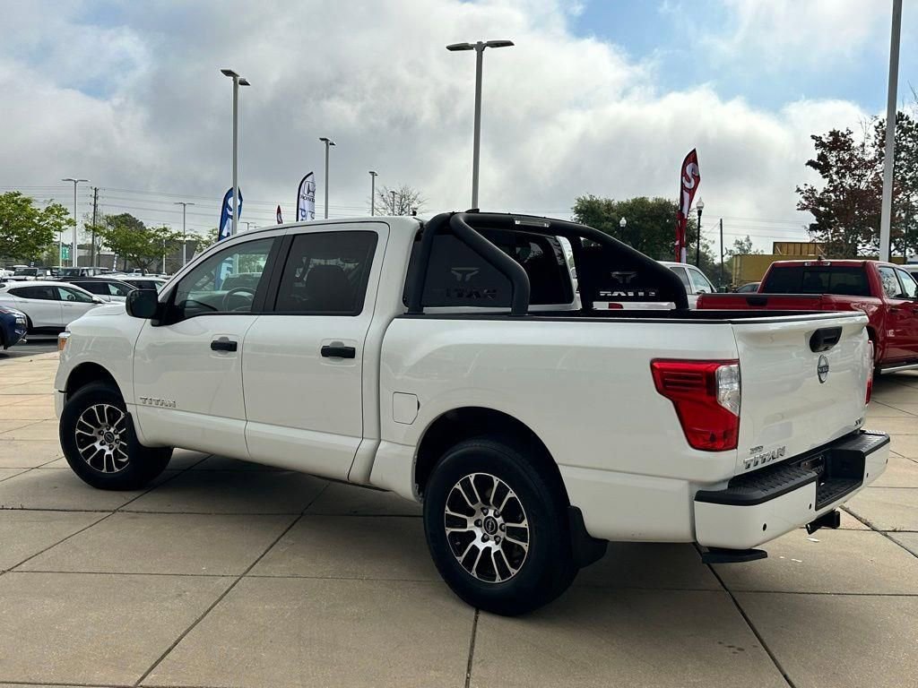 Used 2024 Nissan Titan SV w/ SV Convenience Package image 4