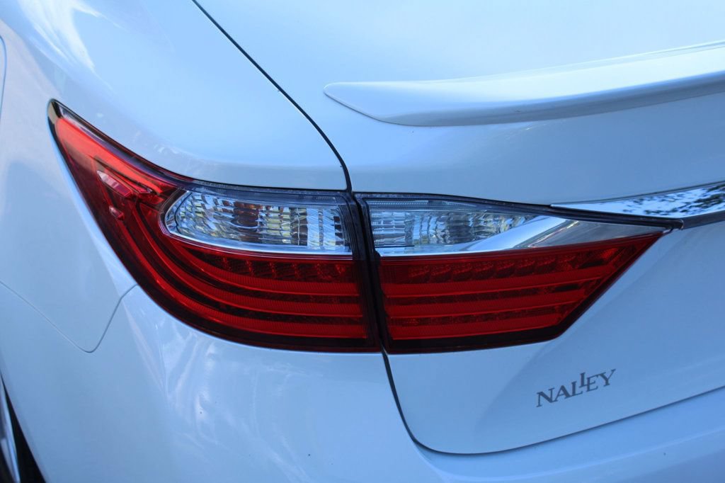 Used 2014 Lexus ES 300h w/ Luxury Package w/Bamboo Trim FWD image 10
