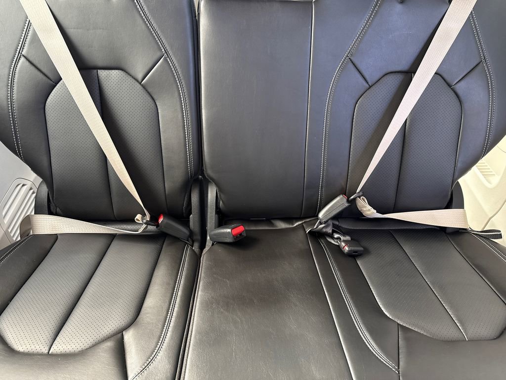Used 2023 Chrysler Pacifica Touring-L FWD image 16
