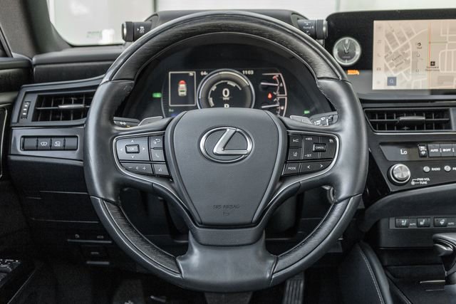 Used 2025 Lexus ES 300h w/ Luxury Package image 8