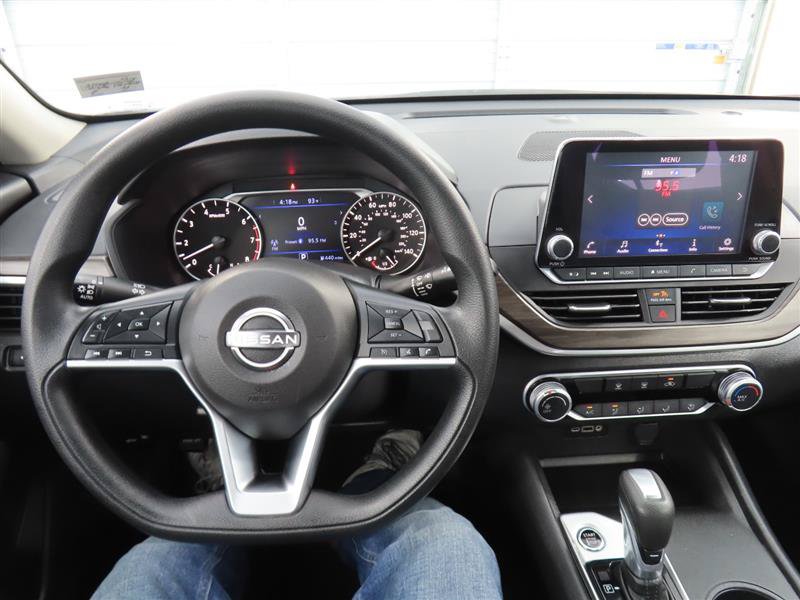 Used 2025 Nissan Altima 2.5 SV FWD image 16