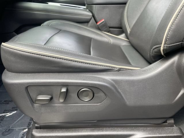 Used 2025 Chevrolet Tahoe Premier AWD/4WD image 12