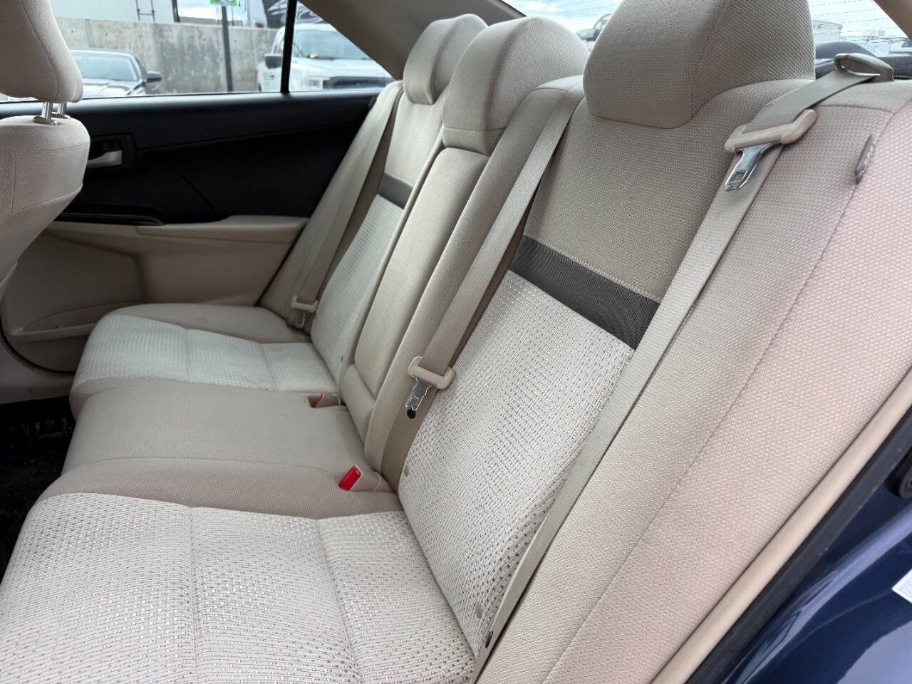 Used 2014 Toyota Camry LE FWD image 17