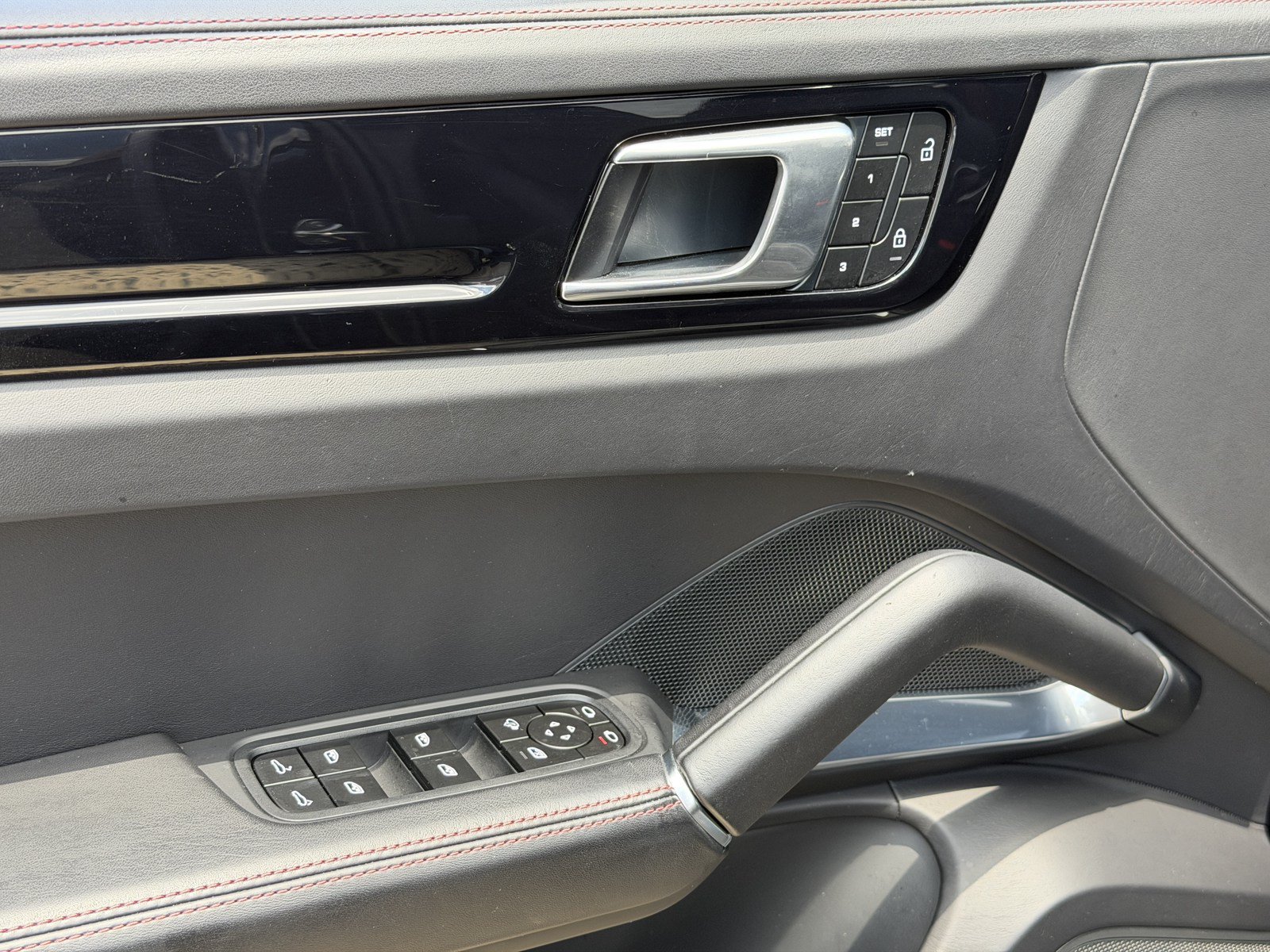 Used 2023 Porsche Cayenne Turbo AWD/4WD image 13