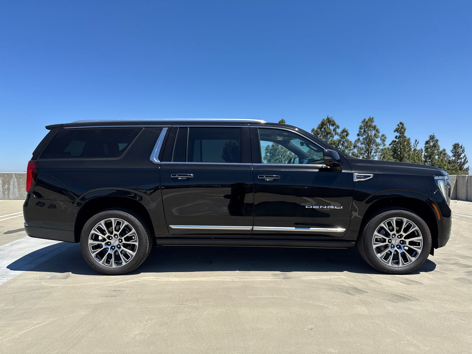 Used 2026 GMC Yukon XL Denali w/ Denali Reserve Package AWD/4WD image 7