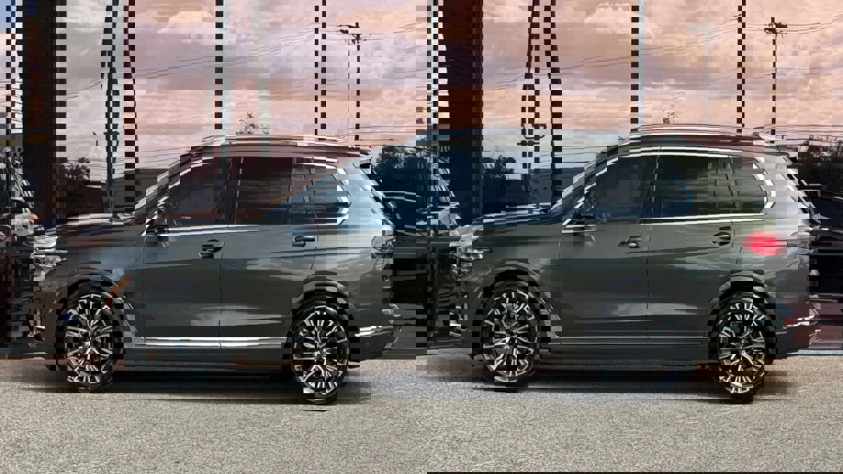 Used 2021 BMW X7 xDrive40i w/ Executive Package image 4