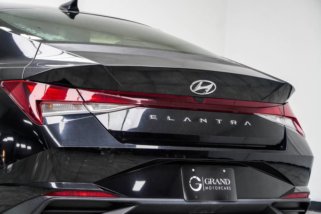 Used 2022 Hyundai Elantra SEL w/ Cargo Package FWD image 14