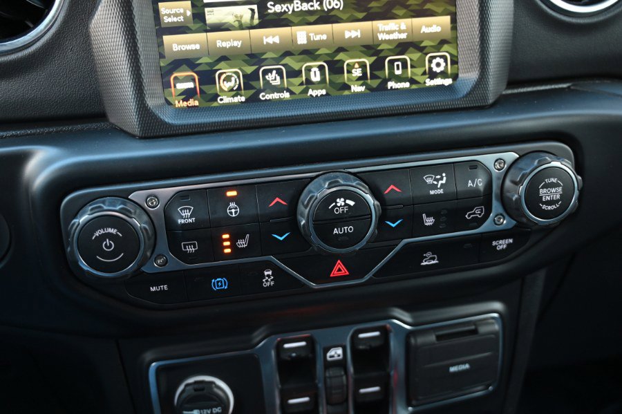 Used 2022 Jeep Wrangler Unlimited Sahara w/ Cold Weather Group image 31