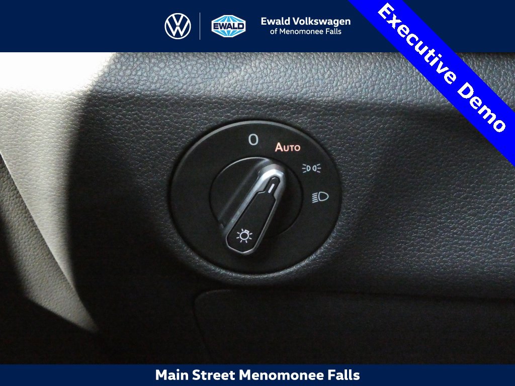 New 2025 Volkswagen Jetta SE image 12