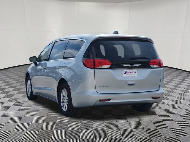 Used 2023 Chrysler Voyager LX FWD image 4
