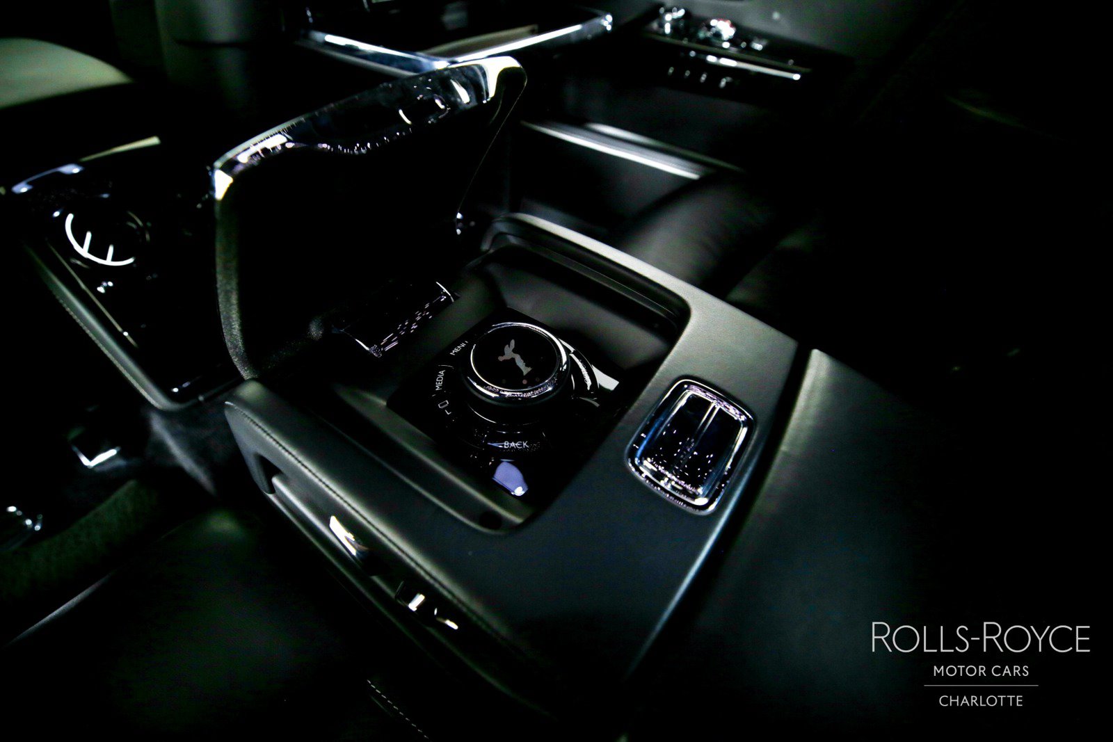 Used 2020 Rolls-Royce Phantom Sedan RWD image 23