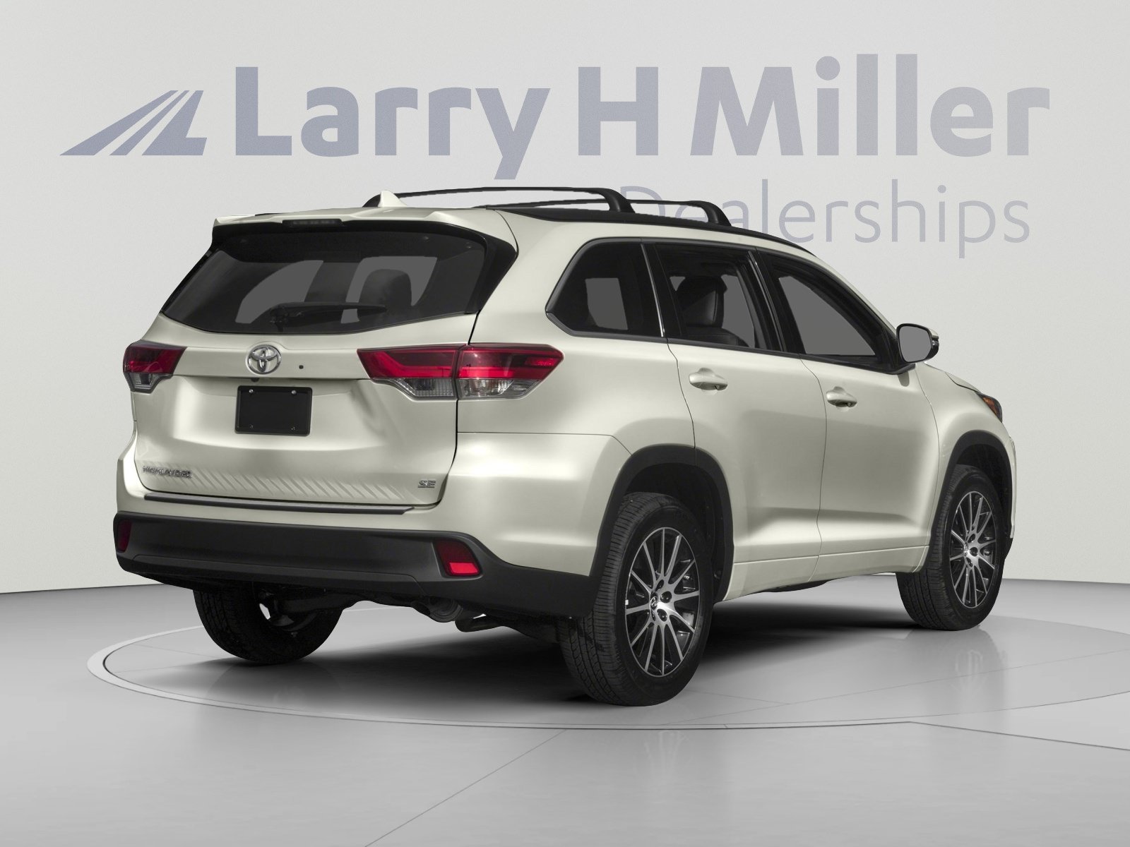 Used 2018 Toyota Highlander XLE w/ Carpet Mat Package (TMS) FWD image 2