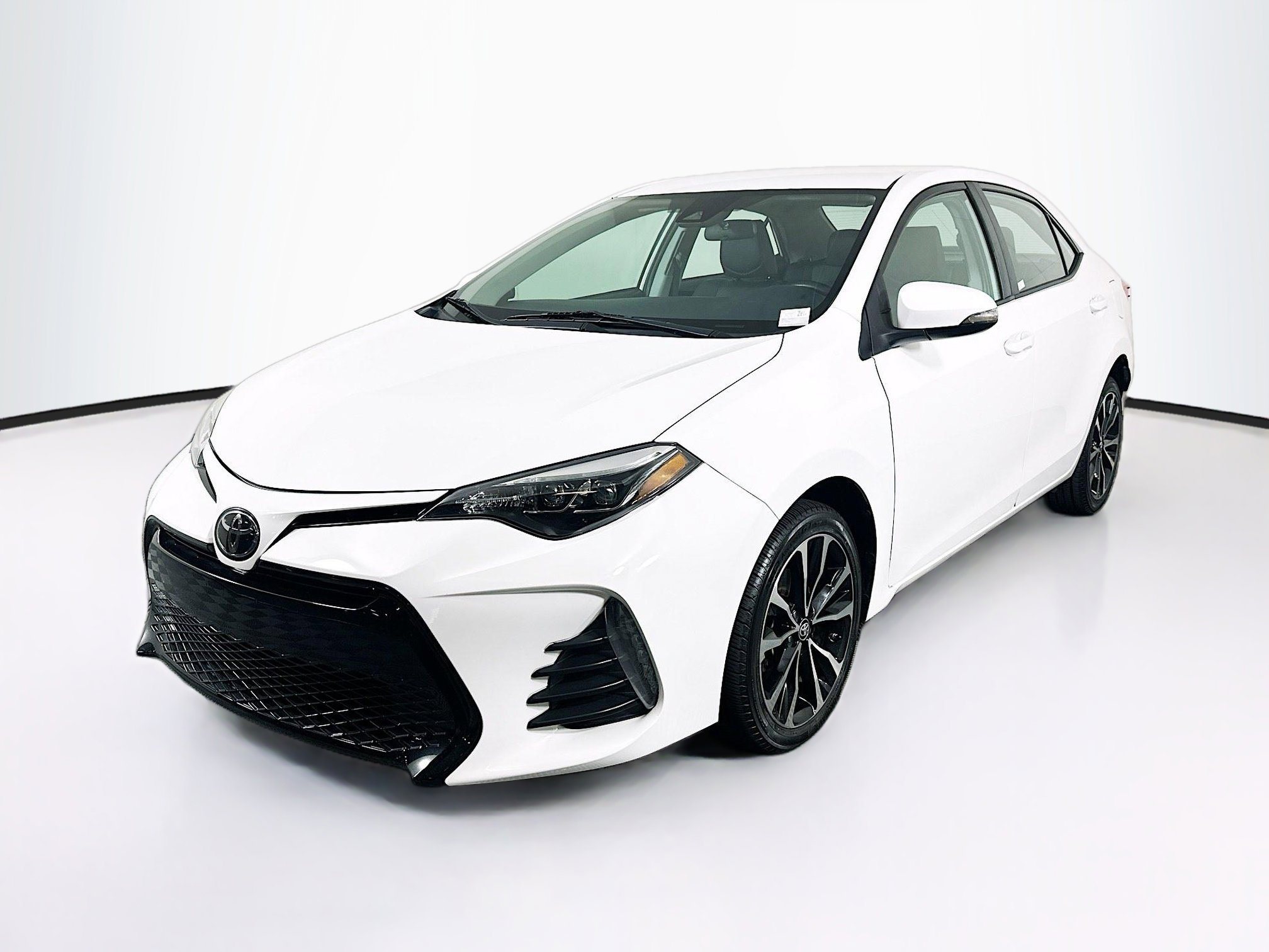 Used 2019 Toyota Corolla SE FWD image 3