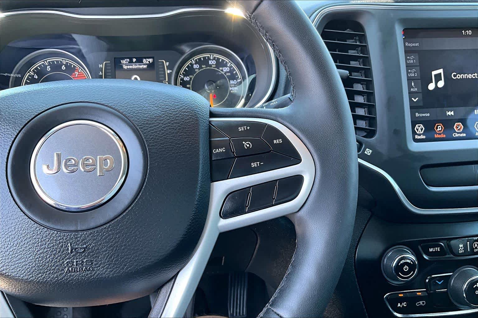 Used 2022 Jeep Cherokee Latitude AWD/4WD image 20