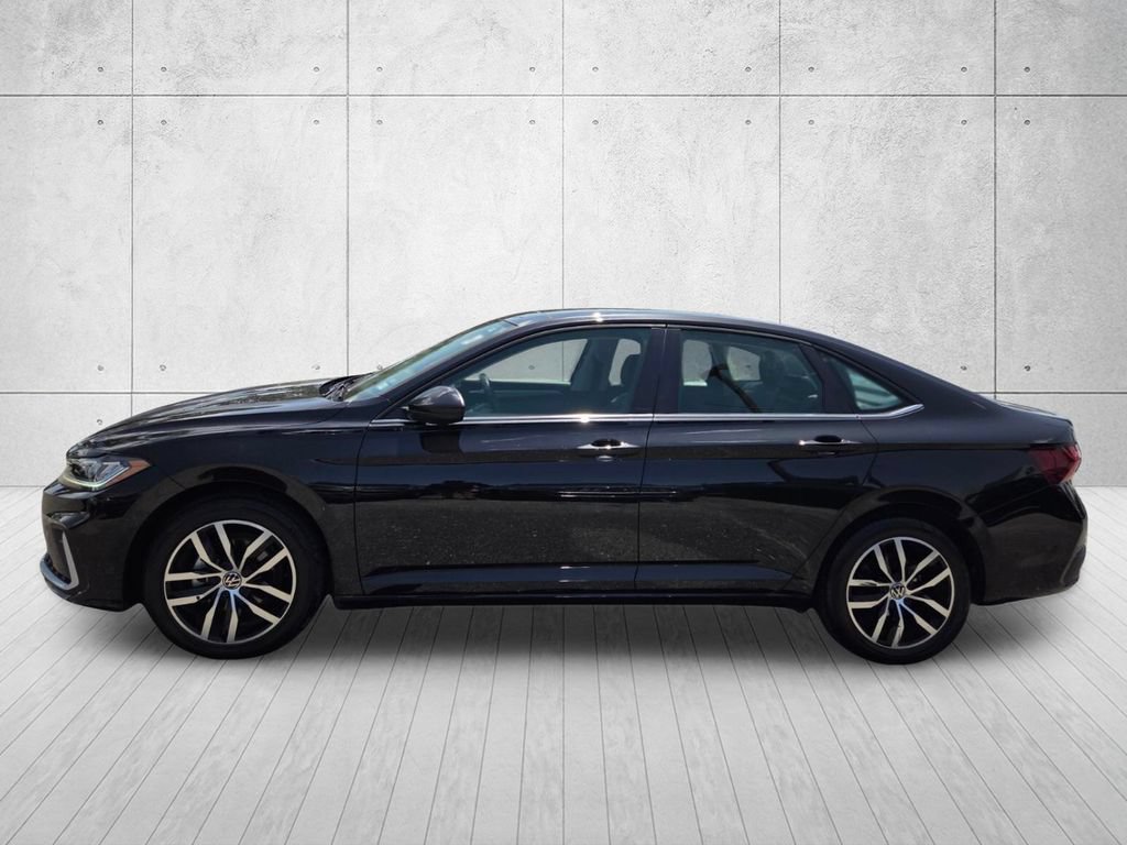 Used 2025 Volkswagen Jetta SE FWD image 2