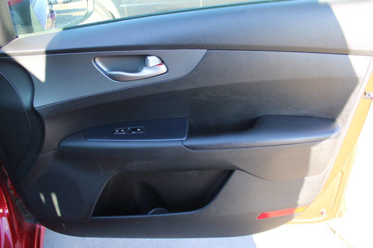 Used 2021 Kia Forte LXS image 7