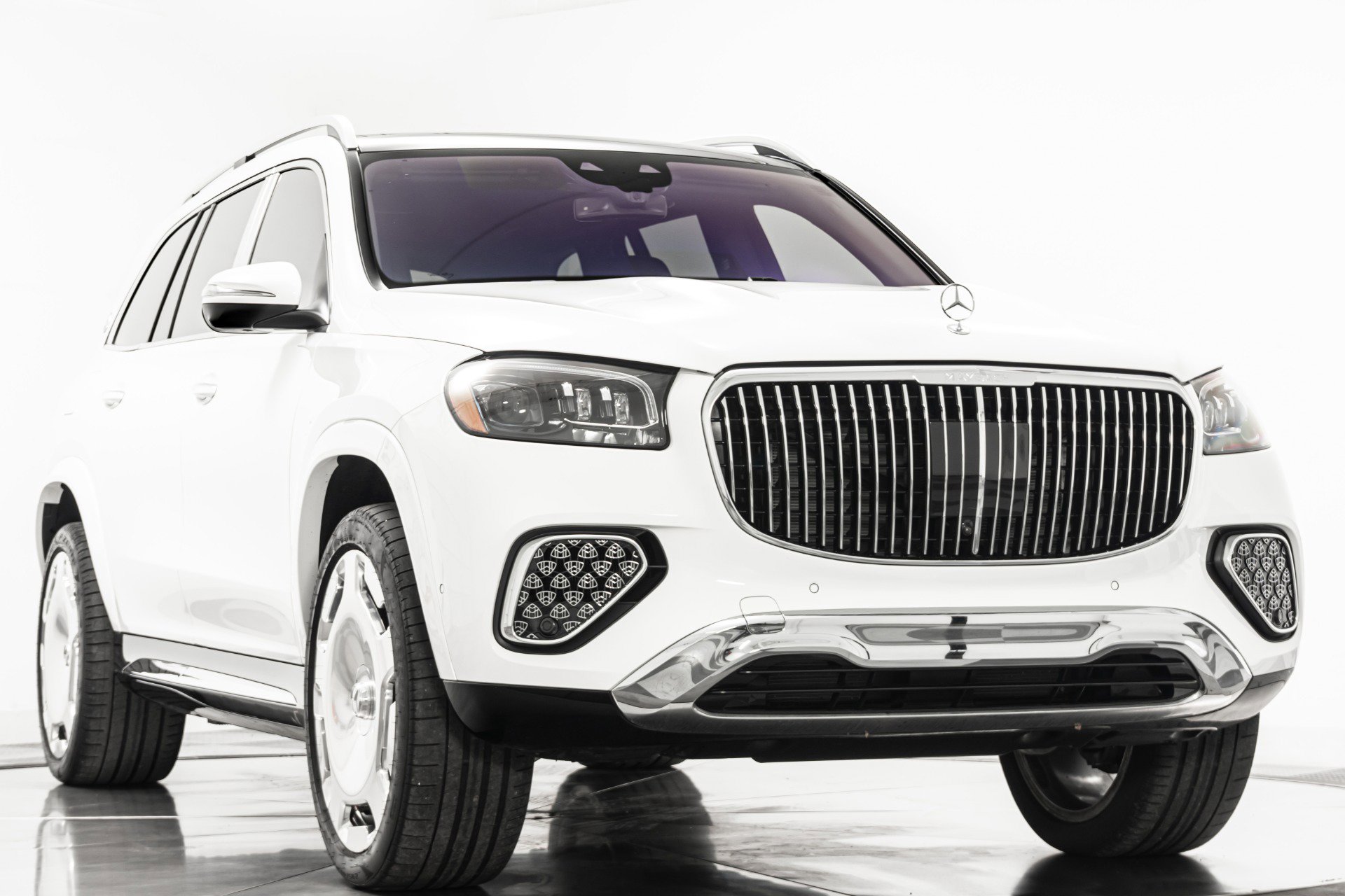 Used 2024 Mercedes-Benz Maybach GLS 600 4MATIC image 3