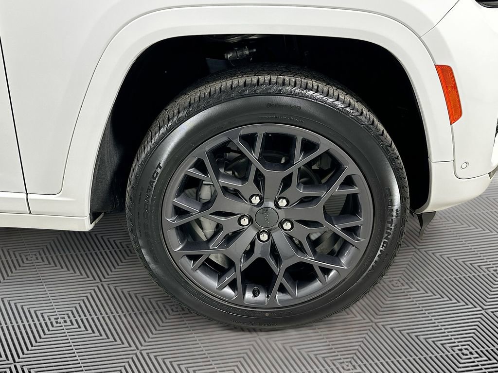 Used 2025 Jeep Grand Cherokee Summit AWD/4WD image 11