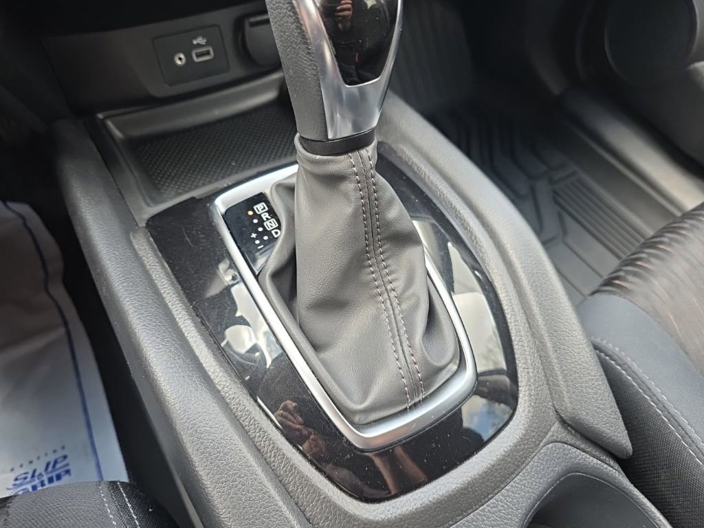 Used 2019 Nissan Rogue SV image 28