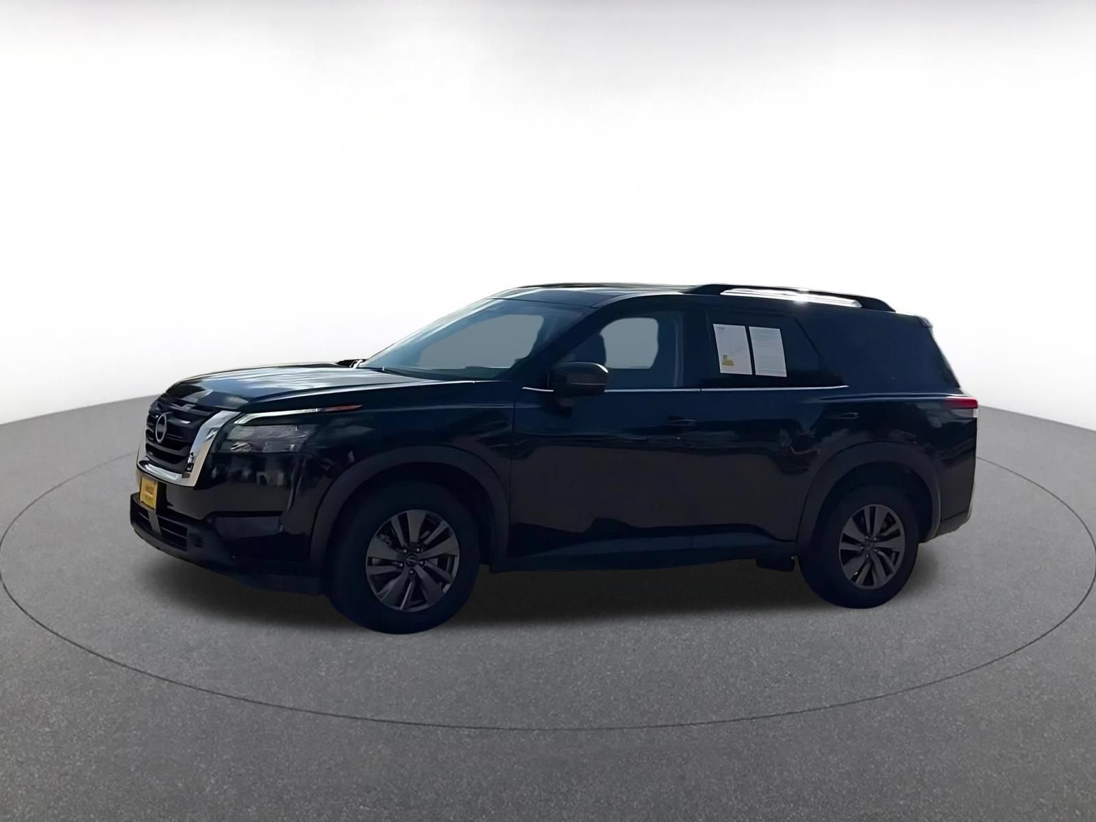 Used 2025 Nissan Pathfinder SV FWD image 8